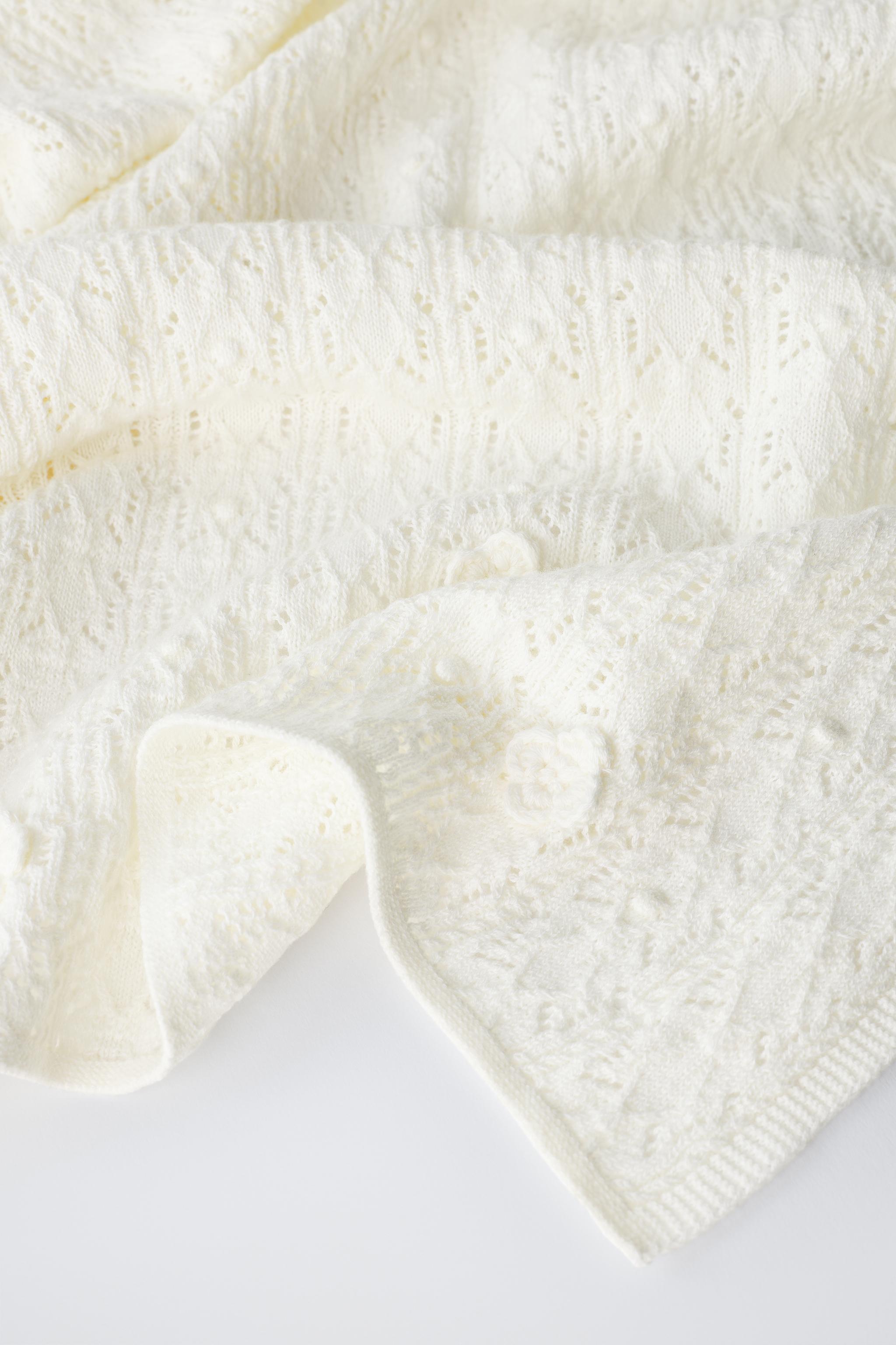 COUVERTURE EN MAILLE FLEURS 3D